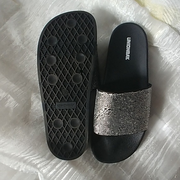 Slippers - Picture 2 of 4